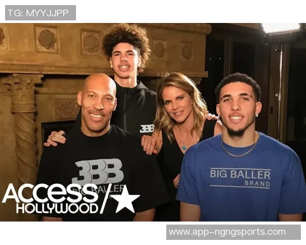 鲍尔兄弟精彩对决二哥利安吉洛现场助威赛后合影温馨分享 鲍尔兄弟精彩对决二哥利安吉洛现场助威赛后合影温馨分享